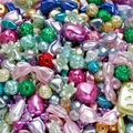 Bunte Acrylperlen-Mischung in verschiedenen Formen wie Sterne und Herzen für DIY-Schmuck - Massive Mischfarben-Serie