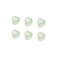 Vista macro di sei perline di vetro a forma di cuore verde chiaro per gioielli fai da te - 20 Pezzi/Confezione (12*12,3mm) / Perline a Cuore Verdi