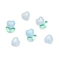 Dettaglio di perline in vetro a forma di cuore azzurro e foglie verdi per gioielli DIY - 10 Perle a Cuore + 10 Perle a Foglia / Perline a Cuore Blu