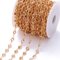 Detail van 1m vergulde ketting met champagne zirkoon facetten op een witte spoel - Pakket van 1 Meter (6.8mm) / Goudkleurige Ketting Champagne Zirconia