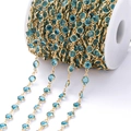 Detail van een 1m vergulde koperen ketting met blauwe zirkoon op een witte spoel - Pakket van 1 Meter (6.8mm) / Goudkleurige Ketting Meerblauw Zirconia