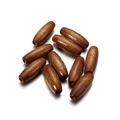 Macro-opname van donkerbruine ovale esdoornhouten kralen met gladde afwerking en 2,5 mm gat - 20 Stuks/Verpakking / Bruin