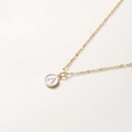 Collier doré avec pendentif lettre A et émail blanc sur une chaîne de 52cm - Lettre A / 52cm / Blanc