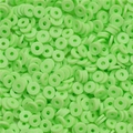 Vue macro de perles heishi plates 6mm vert clair pour création de bijoux DIY - 350 Pcs/Paquet (6mm/2mm Trou) / Vert