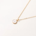 Collier élégant doré avec pendentif rond en émail blanc et la lettre initiale Y - Lettre Y