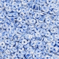 Dettaglio macro di perle in argilla polimerica marmorizzata blu e bianca 6mm per gioielli - 350 Pezzi 1 Confezione (Diametro 6mm/Apertura 2mm) Circa 15.5g / Azzurro/Bianco