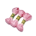 Detailweergave van drie rollen roze 2,5mm glanzend satijnkoord voor DIY sieraden weven - Koord maat 7 / Roze