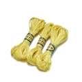 Detail van drie bundels geel nylon koord voor het maken van Chinese knopen en sieraden - Koord maat 7 / Geel
