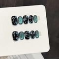 Uñas postizas hechas a mano con patrones florales azul oscuro y acabado brillante cat-eye - Extra Pequeño (XS) / Flor de Estrella Azul Oscuro - Trapecio Extra Corto (3325)