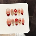 Unghie finte eleganti rosse e oro con fiori 3D e decorazioni di strass brillanti - Extra Piccolo (XS) / Ovale Corto (3346)