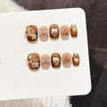 Faux ongles faits main marron avec ours cerise 3D et finition effet œil de chat - Très Petit (XS) / Marron Or Caramel