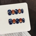 Uñas postizas artesanales cielo estrellado azul marino y cobre con flores de purpurina - XS / Ataúd Corto (1303)