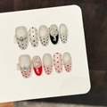 Handgefertigte Cat-Eye Kunstnägel mit 3D-Schleifen und Strass in Rot und Schwarz - Extra Klein (XS) / Rot Schwarz Punktmuster Stil (3451-中椭圆)