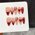 Handgefertigte weinrote Spiegel-Herz und Perlen-Kirsche Kunstnägel Set in Stiletto-Form - XS / Red Berry Flame (Mittlere Mandel)