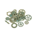 Detailweergave van bronzen steampunk tandwielen en wijzers voor DIY-knutselwerkjes met hars - Antiek Groen