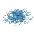 Vue macro de paillettes alphabet bleu métallisé pour l'art des ongles et le slime DIY - Alphabet Bleu Ciel Laser