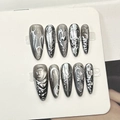 Faux ongles Cat-Eye gris argenté avec textures de lignes 3D argentées - Style Relief 3D Œil de Chat Gris Argent Cool (F569)
