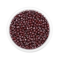 Vista dettagliata di perline di vetro rosso scuro 3-4 mm per gioielli DIY e artigianato - Borgogna