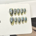 Faux ongles amande avec effet œil de chat doré et détails 3D en relief argenté - Style Relief 3D Argent Lave Métal (F577)