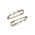 Detail van twee vintage bronzen veiligheidsspelden met 3 lussen voor DIY sieraden - Brons
