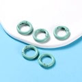 Set mit fünf mattgrünen Federringen aus Metall für DIY Schlüsselanhänger und Taschen - 25*3.7mm (5 Stück) 23g / Seegrün