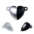 Gedetailleerd zicht op zilveren en zwarte hartvormige magneetsluitingen voor sieraden - 5 Stuks / Zilver Grijs Zwart