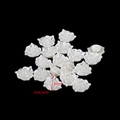 Dettaglio perline rosa in resina bianco perla 16mm con foro 2mm per gioielli fai da te - Forma di rosa (16mm-Tipo B) / 20 Pezzi/Confezione