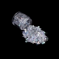 Macro-opname van gemengde holografische zilveren glitters in fles voor nagelkunst DIY - Geluid van Bloemen