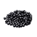 Makro-Detail schwarzer runder Acryl-Buchstabenperlen mit weißem E für DIY-Schmuck-Bastelarbeiten - Schwarz Rund Weiß Buchstabe E / 100er Pack