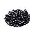 Makroaufnahme von runden schwarzen Acrylperlen mit weißem Buchstaben Z für DIY Schmuck - Black Round White Letter Z / 100er Pack