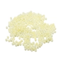 Vista macro de cuentas de vidrio crema de 3 mm con acabado brillante para hacer joyas - 4mm Paquete 450g Unas 5000 piezas / Amarillo