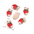 Roter Erdbeer-Emaille-Anhänger für DIY-Schmuck mit weißem Herz und Goldrändern - Kleine Erdbeere mit Herz / 10er Pack
