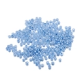 Primer plano de cuentas de vidrio de 3mm azul claro con acabado perlado para bisutería DIY - Azul marino