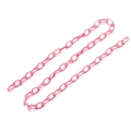 Detailansicht der rosa Acryl-Gliederkette für Taschen und Zubehör auf weißem Hintergrund - 51cm/Einzelstrang / Rosenrot