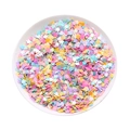 Vue macro de paillettes colorées en forme de lapin pour nail art et bricolage DIY - Multicolore