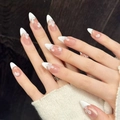 Elegante lange Mandel-Press-on-Nägel mit weißer 3D-Blumenschnitzerei und French Tips - XS / Mandel
