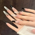 Lange violette Cat-Eye Kunstnägel mit schwarzen French-Tips und 3D-Herz-Silber-Charms - XS / 3224-Langes Stiletto
