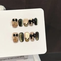 Unghie press-on cat-eye oro champagne e verde scuro con fiocchi neri e ciondoli stella - XS / Bara Ultra Corta
