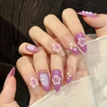 Uñas postizas de almendra hechas a mano con flores 3D y degradado en color violeta - XS / Almendra Mediana