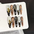 Uñas postizas ojo de gato plateadas con mariposa dorada y diseño floral artístico - Extra Pequeño (XS) / Mariposa negra dorada (Stiletto extra largo)