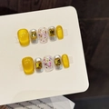 Unghie finte artigianali con effetto occhio di gatto dorato, strass gialli e glitter colorati - Extra Piccolo (XS) / Stile Splendore Dorato-Trapezio Corto (W307)