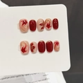 Unghie finte rosse e nude pink con motivi floreali dorati e nuvole di buon auspicio - Extra Piccolo (XS) / 258-Corto Quadrato Tondo