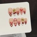Set di unghie finte rosa con fiocchi rossi, ciondoli ciliegia e dettagli leopardati - Extra Piccolo (XS) / 288-Mandorla Media