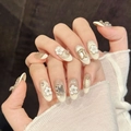 Unghie finte glitter oro champagne con fiori bianchi 3D e strass brillanti di lusso - Short Oval (893)