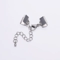 Détail du fermoir mousqueton, embouts à serrer et chaîne d'extension en acier inox - 6.5mm (Lot de 5) / Finition brillante