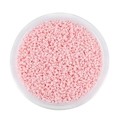 Vista dettagliata di perline in vetro rosa pastello da 2mm per la creazione di gioielli - 2mm Circa 1800pz/Confezione/18g / Rosa