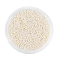 Primo piano di perline di vetro bianco perla da 2mm in una scatola tonda trasparente - 2mm Circa 1800pz/Confezione/18g / Bianco Sporco