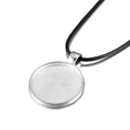 Base de colgante redonda de 25 mm en plata con cordón negro y textura de rejilla - 25mm (Pack de 5) / Plateado