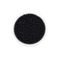Gedetailleerd bovenaanzicht van zwarte ondoorzichtige glaskralen in ronde doos voor DIY-sieraden - 3mm (600 Stuks/Verpakking) / Zwart