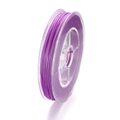 Détail macro du fil élastique violet en cristal sur bobine pour création de bijoux DIY - 50m Par Bobine / Mauve Clair